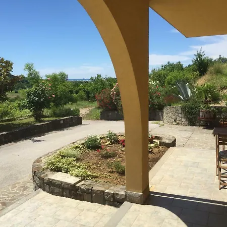 Apartma Valmarin *